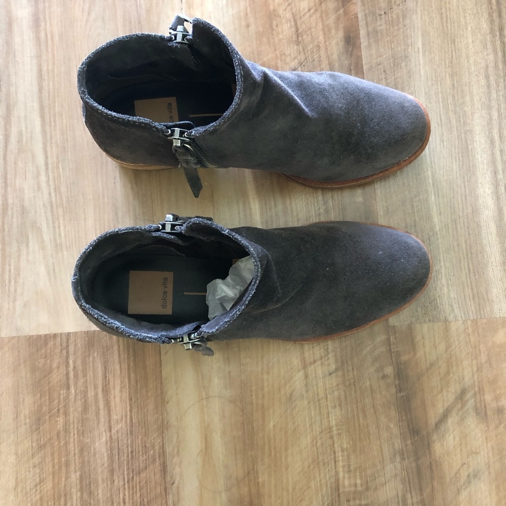 EUC Dolce Vita Sutton Ankle Bootie W/Dual Side Zipper Anthracite Suede  SZ 6.5M - Picture 4 of 5
